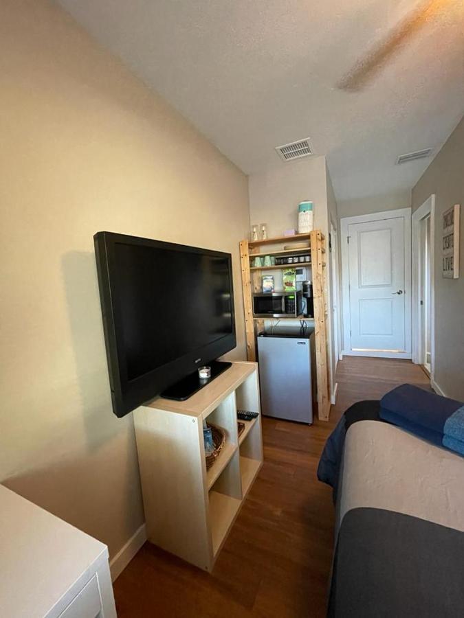 Quaint Guest Room Close To Siesta Key Sarasota Bagian luar foto