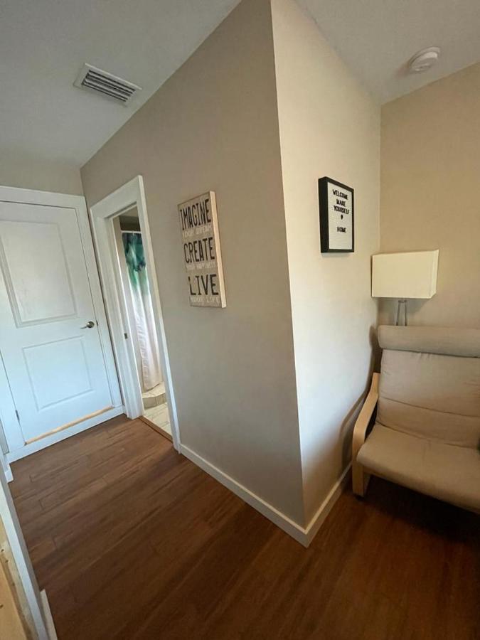 Quaint Guest Room Close To Siesta Key Sarasota Bagian luar foto